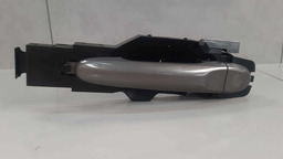 MAÇANETA EXTERNA TRASEIRA ESQUERDA NISSAN VERSA 2019 A 2020