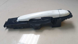 MAÇANETA EXTERNA TRASEIRA DIREITO NISSAN VERSA 2015 A 2018