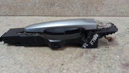 MAÇANETA EXTERNA DIANTEIRA ESQUERDA NISSAN MARCH 2013