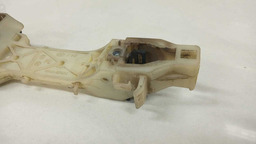 CAVALETE MAÇANETA DIANTEIRA ESQUERDA HYUNDAI SONATA 2010