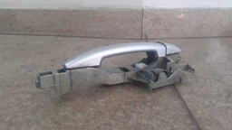 MAÇANETA EXTERNA DIANTEIRA DIREITA PEUGEOT 208 2013 A 2016