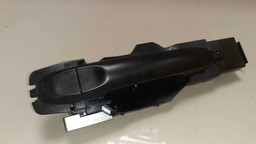 MAÇANETA EXTERNA TRASEIRA ESQUERDA NISSAN MARCH 2014