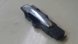 MAÇANETA EXTERNA TRASEIRA DIREITA NISSAN VERSA 2015-2018 (2)