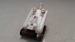 PUXADOR ABERTURA PORTINHOLA TOYOTA HILUX 2015