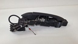 MAÇANETA EXTERNA TRASEIRO ESQUERDO MERCEDES B200 2007 A 2012