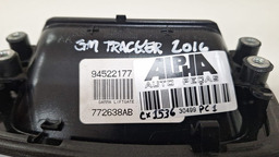 MOLDURA MAÇANETA EXTERNA PORTA MALA CHEVROLET TRACKER 2016