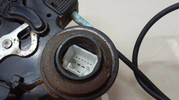 FECHADURA TRASEIRA DIREITA TOYOTA HILUX 2015