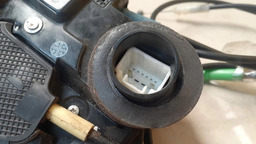 FECHADURA TRASEIRA DIREITA TOYOTA RAV4 2013 2014