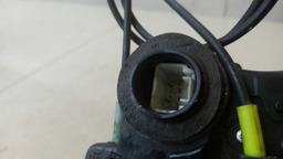 FECHADURA TRASEIRA DIREITA TOYOTA COROLLA 2009 A 2012