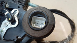 FECHADURA TRASEIRA DIREITA TOYOTA HILUX 2014 2015