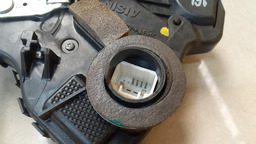 FECHADURA DIANTEIRA ESQUERDA TOYOTA HILUX 2014 2015