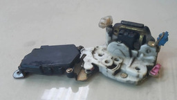 FECHADURA DIANTEIRA DIREITA SUBARU FORESTER 1997 A 2000