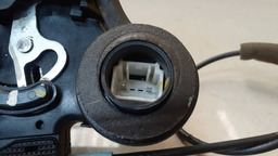 FECHADURA TRASEIRA ESQUERDO ELÉTRICA TOYOTA HILUX 2014 2015