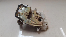 FECHADURA TRASEIRA ESQUERDA HONDA FIT 2004