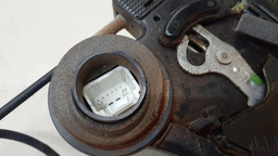 FECHADURA TRASEIRA ESQUERDO ELÉTRICA TOYOTA HILUX 2015