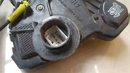 FECHADURA DIANTEIRA ESQUERDA TOYOTA COROLLA 2005