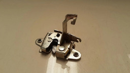 FECHADURA TAMPA TRASEIRA LADO DIREITO TOYOTA HILUX 2015