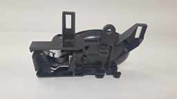 MAÇANETA INTERNA DIANTEIRO ESQUERDO NISSAN MARCH 2014 A 2017 DIANTEIRA