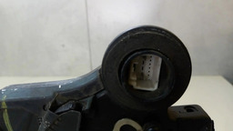 FECHADURA TRASEIRO ESQUERDO TOYOTA HILUX 2012 A 2015 (1)