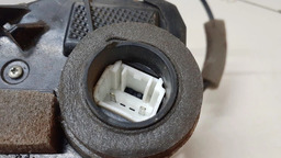 FECHADURA DIANTEIRA DIREITA TOYOTA HILUX 2015