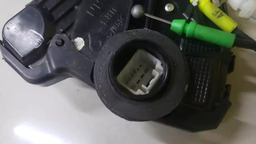 FECHADURA DIANTEIRA DIREITA TOYOTA HILUX 2010 A 2014