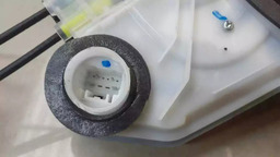 FECHADURA TRASEIRA ESQUERDA TOYOTA HILUX 2021