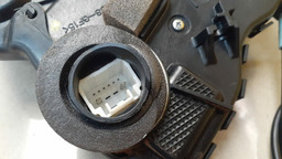 FECHADURA DIANTEIRA DIREITA TOYOTA HILUX 2014 A 2015