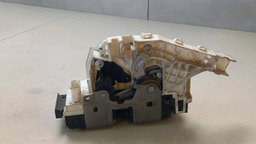 FECHADURA DIANTEIRA ESQUERDA MERCEDES C180 2011 A 2014