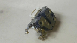 FECHADURA DIANTEIRO ESQUERDO CHEVROLET CORSA 2001 A 2004