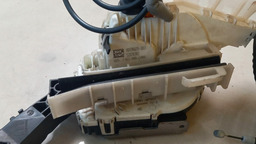 FECHADURA DIANTEIRO DIREITO JEEP RENEGADE 2016 A 2019