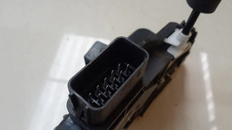 FECHADURA TRASEIRA DIREITA RANGE ROVER SPORT 2013