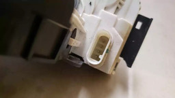 FECHADURA TRASEIRA DIREITA MERCEDES C180 2011