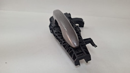 MAÇANETA EXTERNA TRASEIRO ESQUERDO FIAT TORO 2018 A 2021 TRASEIRA