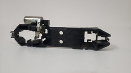 MAÇANETA DIANTEIRO ESQUERDO NISSAN LIVINA 2008 A 2012 DIANTEIRA