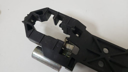 MAÇANETA DIANTEIRO ESQUERDO NISSAN LIVINA 2008 A 2012 DIANTEIRA