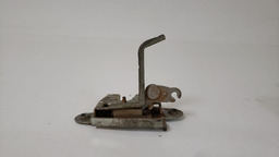 FECHADURA ESQUERDA TAMPA TRASEIRA TOYOTA HILUX 2005 2015