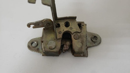 FECHADURA ESQUERDA TAMPA TRASEIRA TOYOTA HILUX 2005 2015