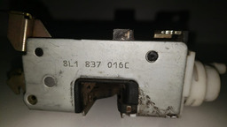 FECHADURA PORTA DIANTEIRA DIREITA AUDI A3 1998 A 2003