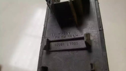 MOLDURA BOTÃO TRASEIRO ESQUERDO NISSAN SENTRA 2007 A 2012