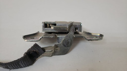 FECHADURA BANCO TRASEIRO FIAT TORO 2016 A 2021 PRATA