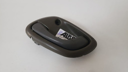 MAÇANETA INTERNA DIANTEIRA ESQUERDA GM TRACKER 2001 A 2008