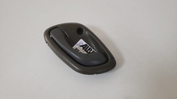MAÇANETA INTERNA DIANTEIRA ESQUERDA GM TRACKER 2001 A 2008