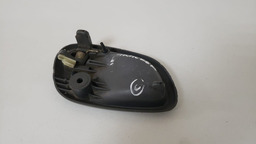MAÇANETA INTERNA DIANTEIRA ESQUERDA GM TRACKER 2001 A 2008