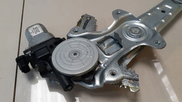 MAQUINA VIDRO DIANTEIRA DIREITA NISSAN VERSA 2013 ORIGINAL