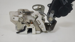 FECHADURA PORTA TRASEIRA ESQUERDA MITSUBISHI TR4 2005 A 2015