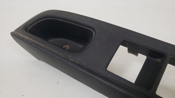 MOLDURA BOTÃO DIANTEIRO ESQUERDO NISSAN VERSA 2012 A 2019