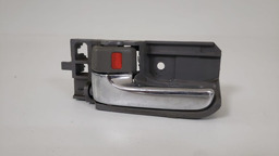 MAÇANETA PORTA INTERNA DIANTEIRA E TOYOTA HILUX 2005 A 2015