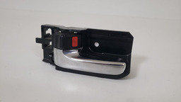 MAÇANETA PORTA INTERNA TRASEIRO E TOYOTA HILUX 2005 A 2015 TRASEIRA