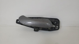 MAÇANETA PORTA INTERNA DIANTEIRA D FIAT STILO 2003 A 2011