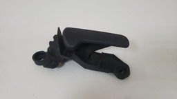 MAÇANETA PORTA INTERNA DIANTEIRA DIREITA GM ASTRA 2001 2011